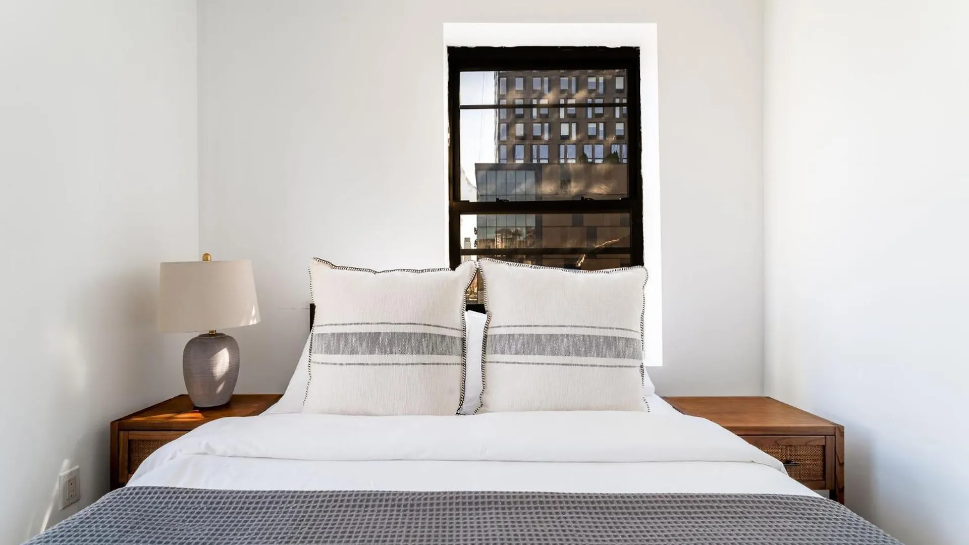 Chic 3Bd 1Bath Space Close To East River Walk New York 0*,  United States